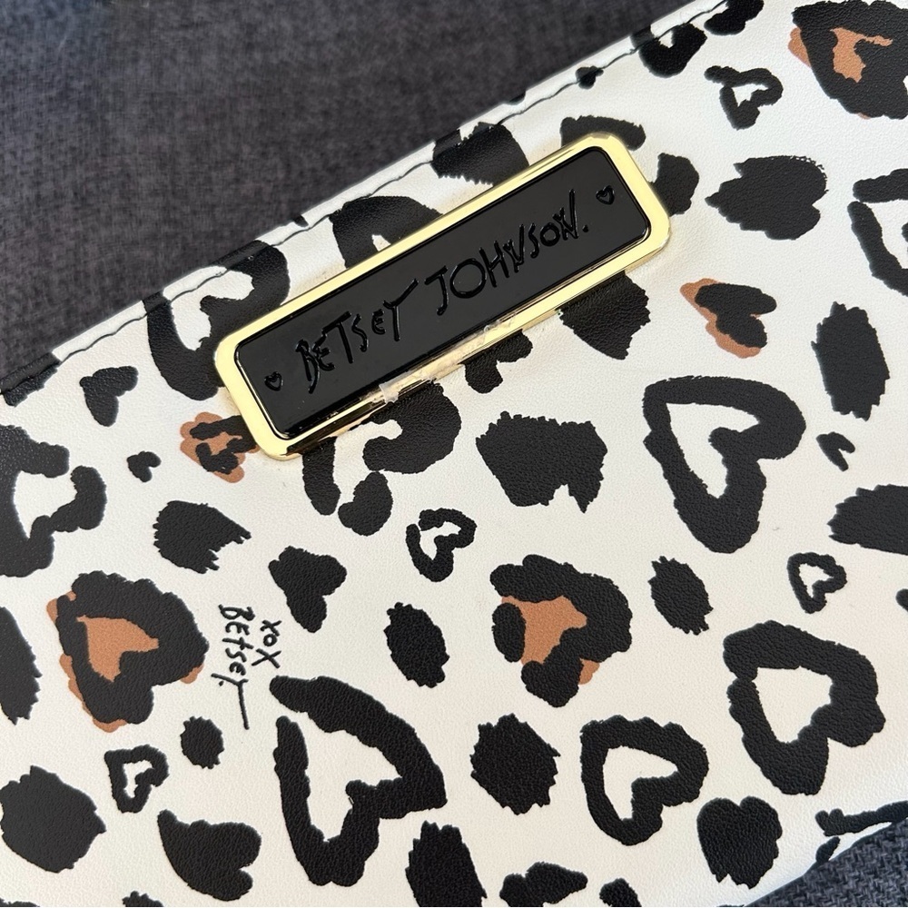 Betsey Johnson Leopard Heart Zip Around Wallet / Wristlet, Cream, Black, Tan - Picture 14 of 17